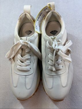 Women's Athletic Sneakers - White Cream Lace-Up Comfort